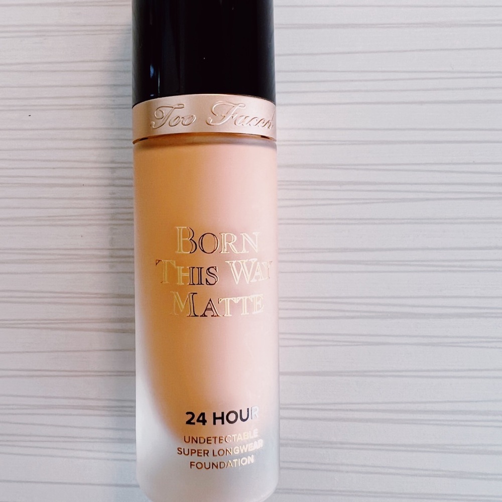 Too Faced Born This Way Matte foundation in Natural Beige